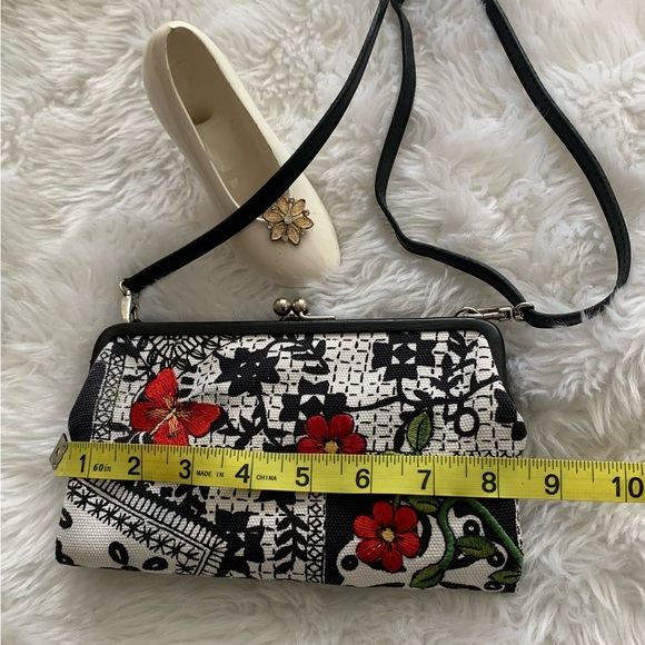 BRIGHTON Vintage black/white Embroidered floral crossbody bag VGUC++ - Picture 7 of 12